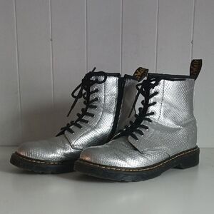 DR MARTIN Silver Metallic Lace-Up Boots.